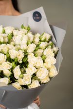 Spray Roses White - Image 3