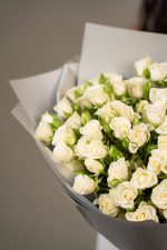 Spray Roses White - Image 2