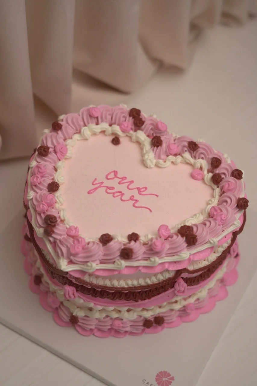 One Year Vintage Heart Cake - Image 1