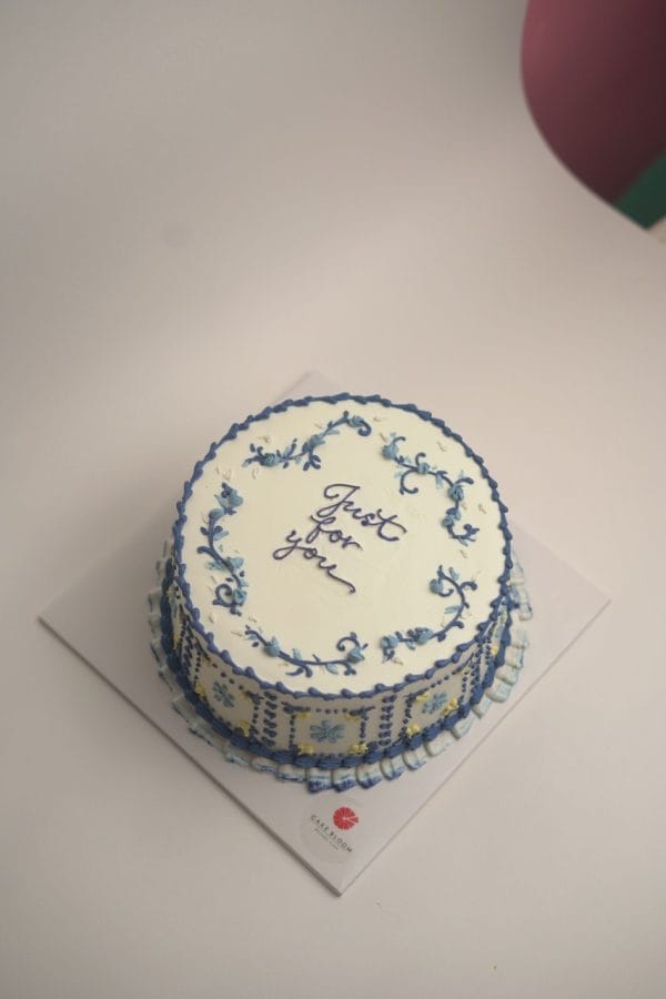 Blue Meadow Vintage Cake